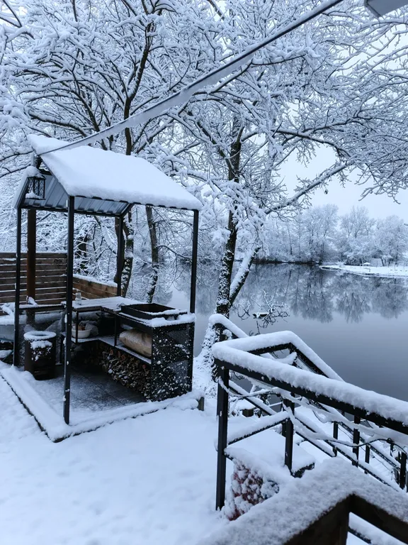 Дом на берегу озера