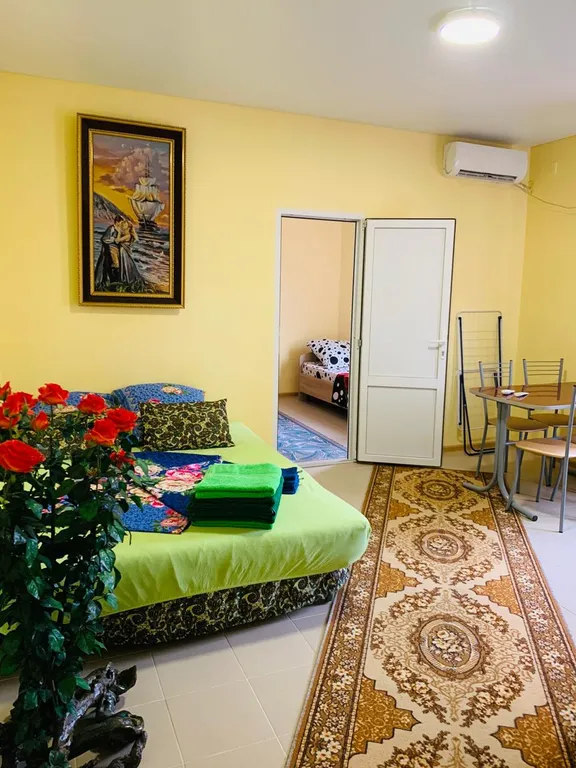 Уютная квартира со своей кухней и ванной комнатой — аренда посуточно в Голубицкая