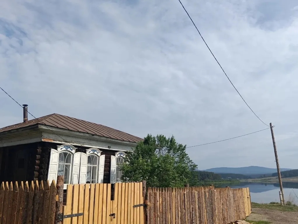 Деревенский дом с печью