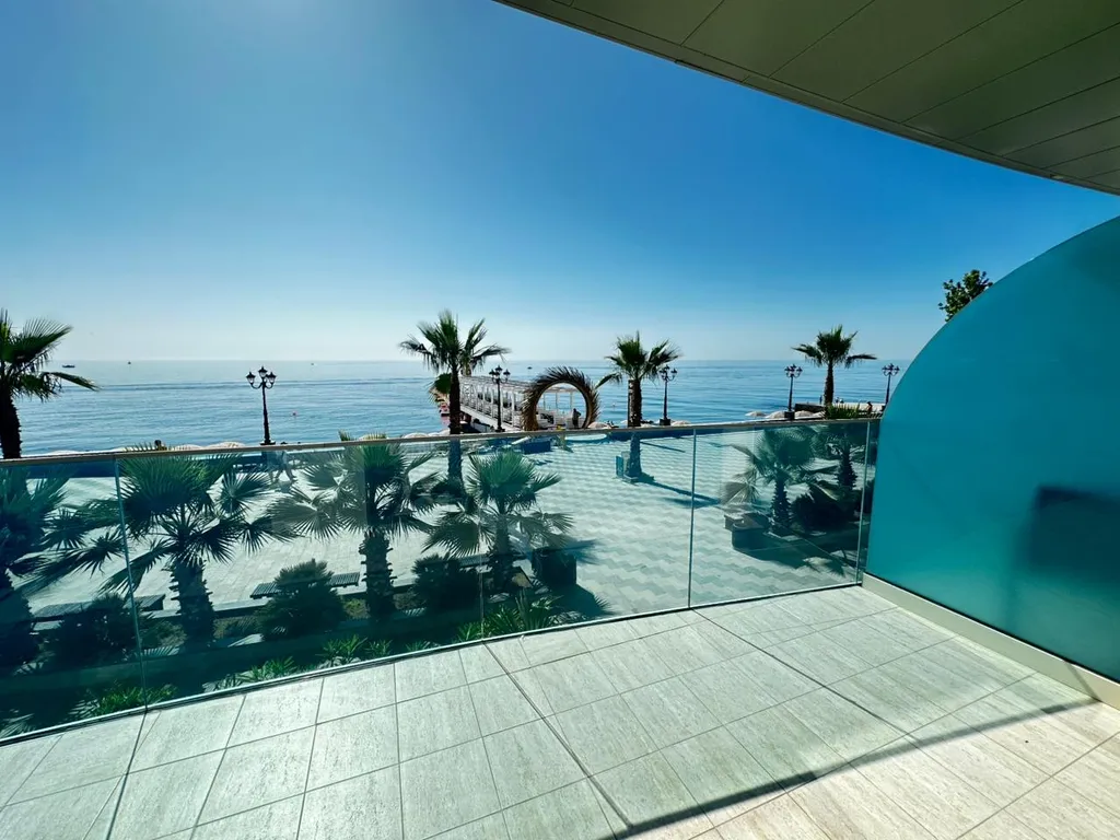 Просторная квартира с видом на море