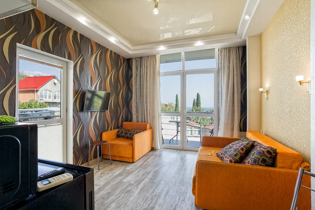 Видовая уютная студия с двумя балконами под горой Кошка