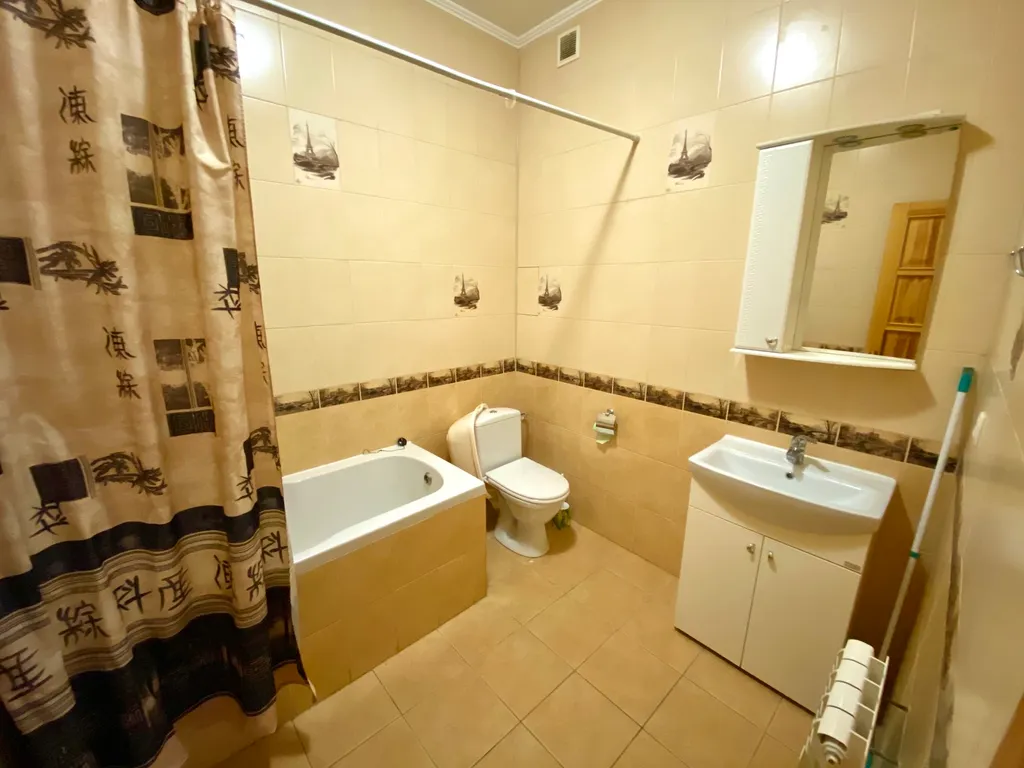 Этаж в доме со своим двором близко к морю