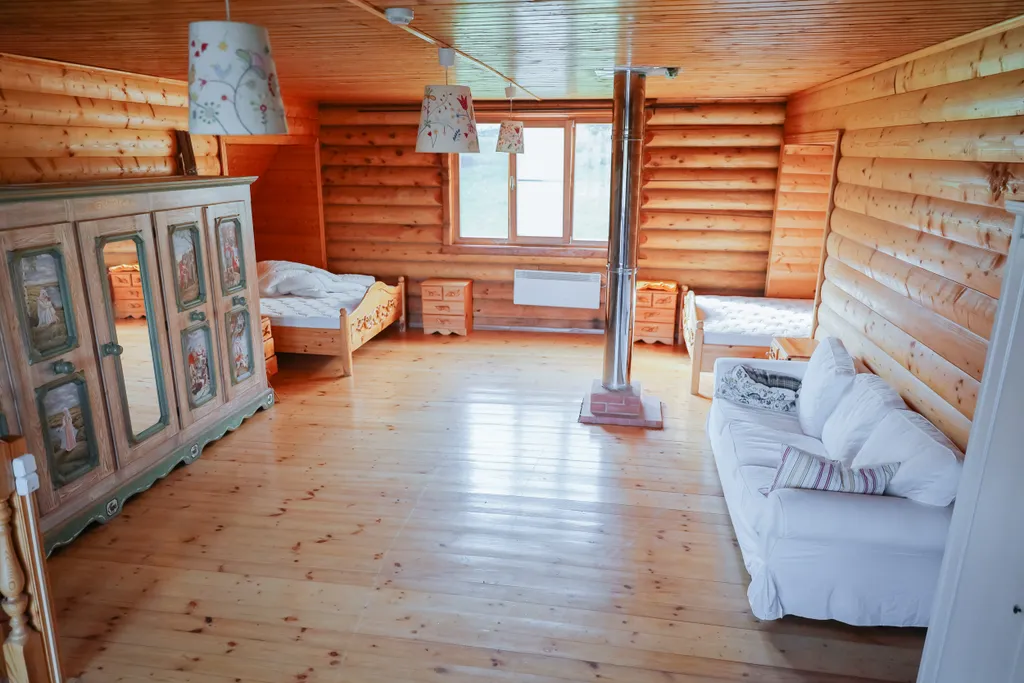 Огромная фамильная усадьба с баней на берегу водохранилища