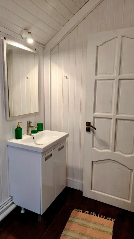 Дом в 2 километрах от озера