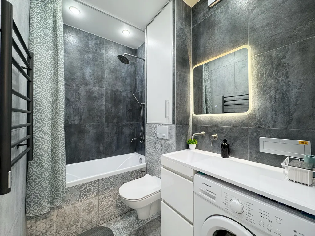 Светлая студия с панорамной лоджией