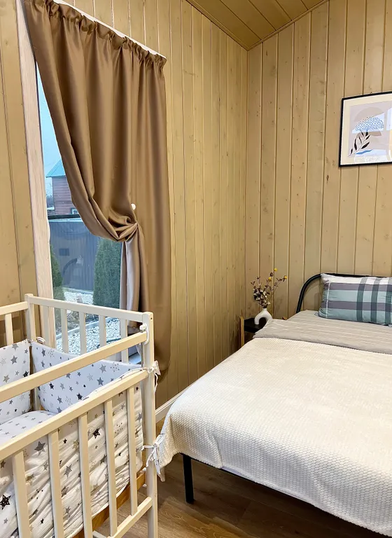 Уютный дом у реки недалеко от города с настоящим дровяным камином