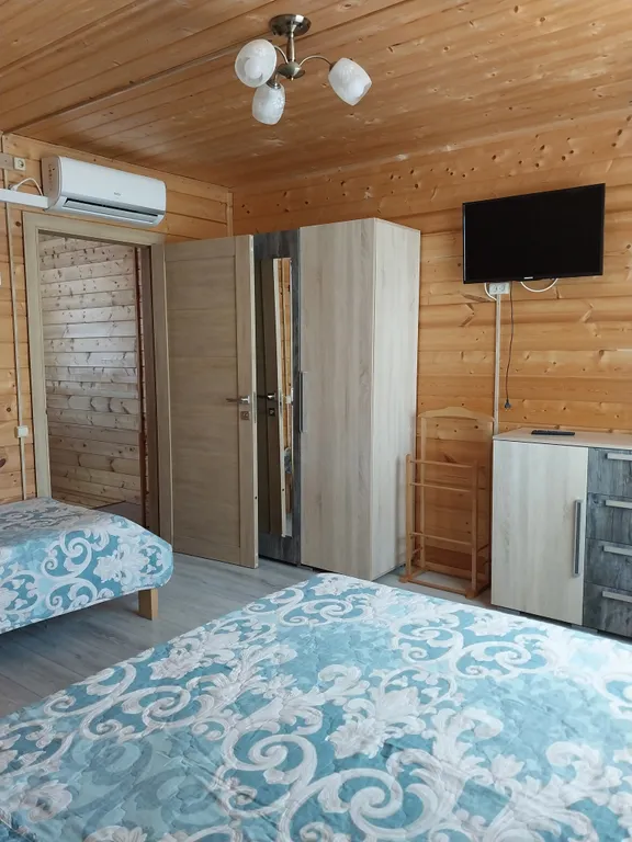 Коттедж Уютный домик со своим отдельным двориком — Кучугуры