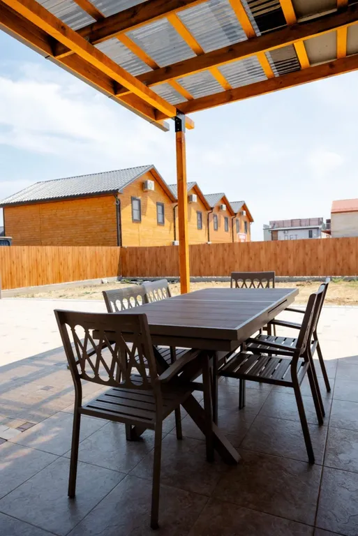 Домик у моря с бассейном