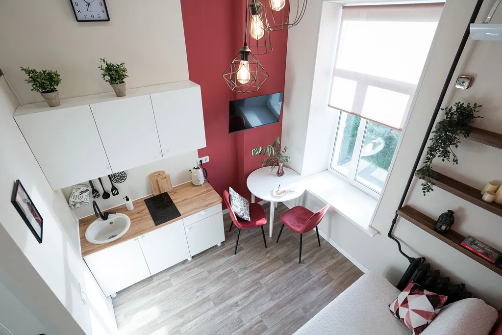 Яркая двухуровневая мини-студия