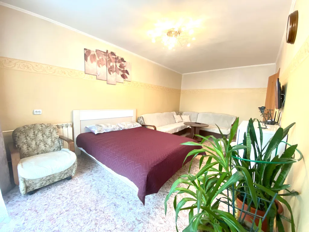 Квартира в центре города в тихом дворике с видом из окон на парк