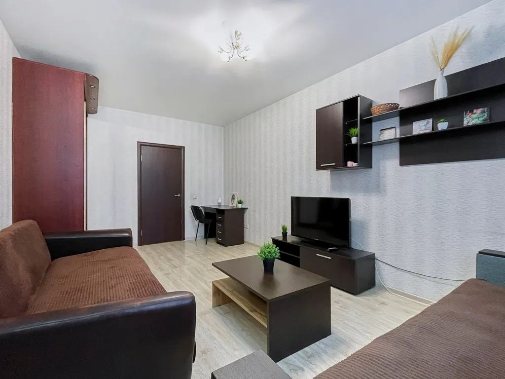 Шикарная 2-комнатная квартира с раздельными комнатами и балконом