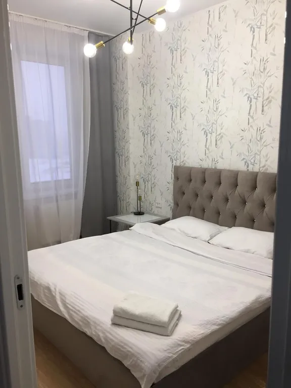 Поделам Светлая квартира рядом с Radisson Blu