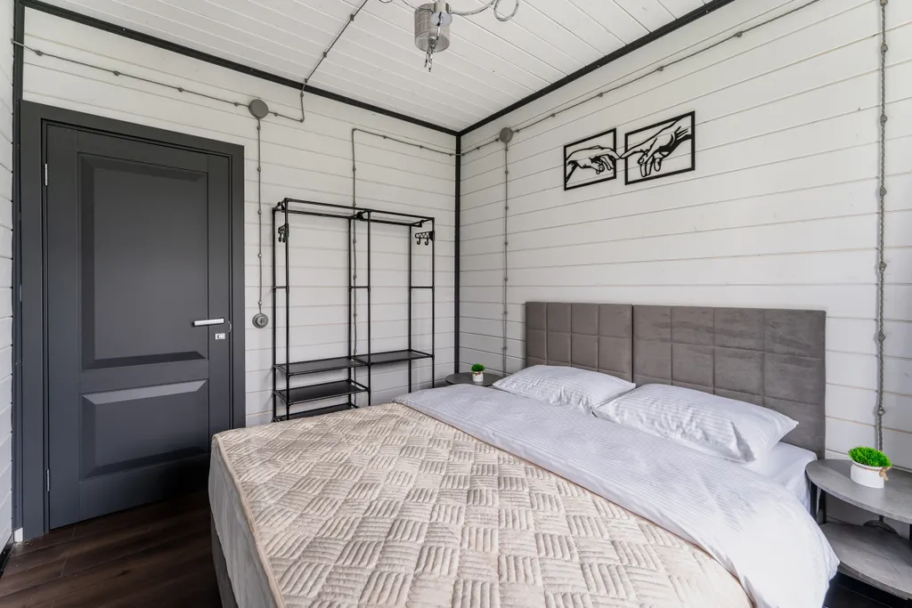 Дом с видом на реку и лес