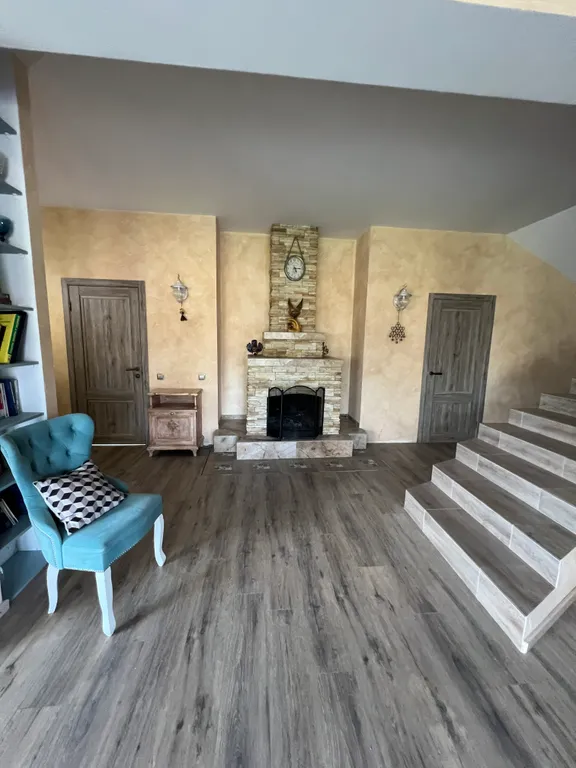 Загородный дом на берегу реки