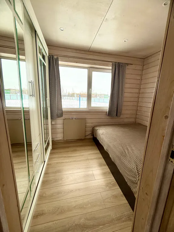 Дом с панорамными окнами на берегу озера на 6 чел с баней на територии