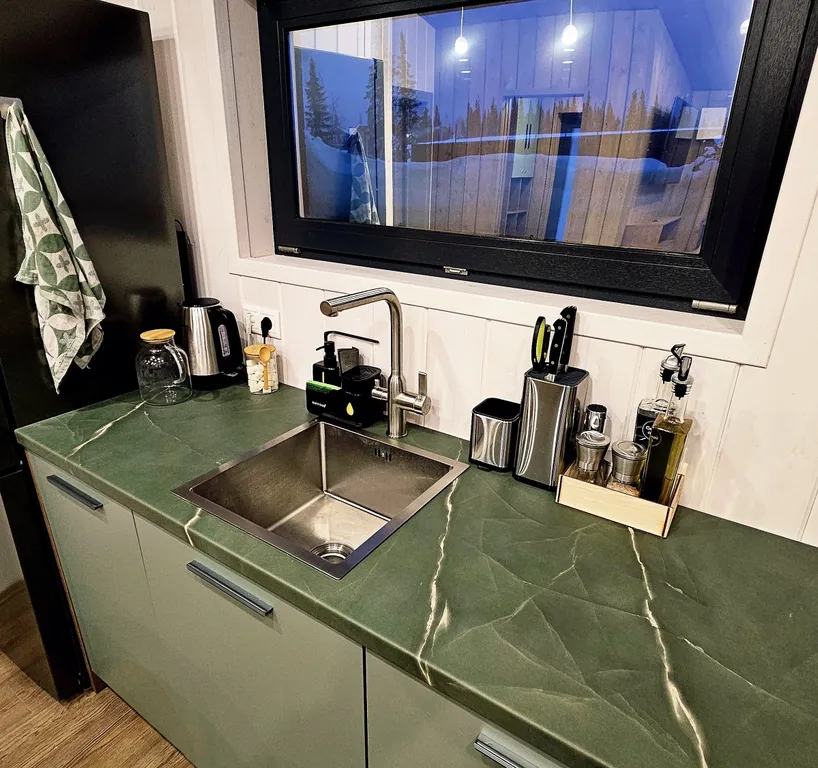 Далеко и надолго