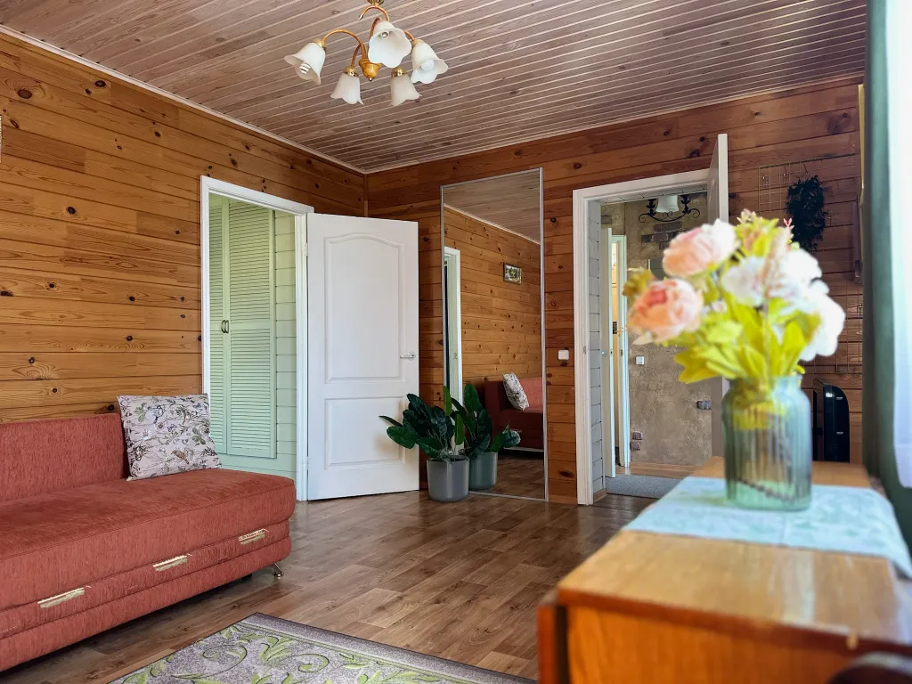 Коттедж Уютный дом в сердце ленинградского леса с баней на дровах — Приозерск