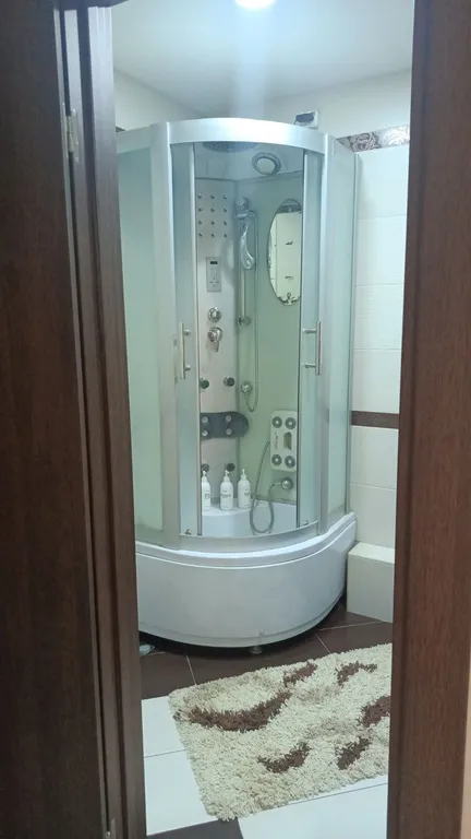 Уютная комната в четырёхкомнатной квартире с хозяйкой