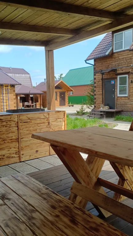 Дом с закрытой парковкой