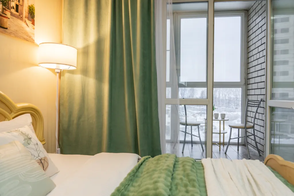 Панорамные окна в пол с потрясающим видом на закат