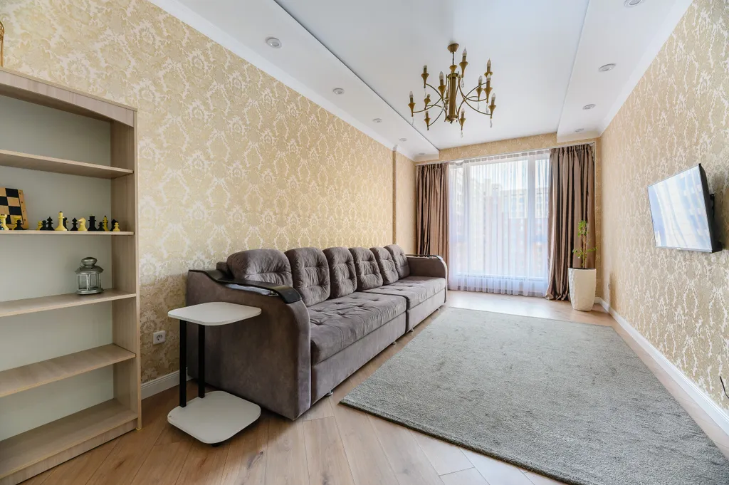 Трехкомнатная квартира с видом на горы в центре города