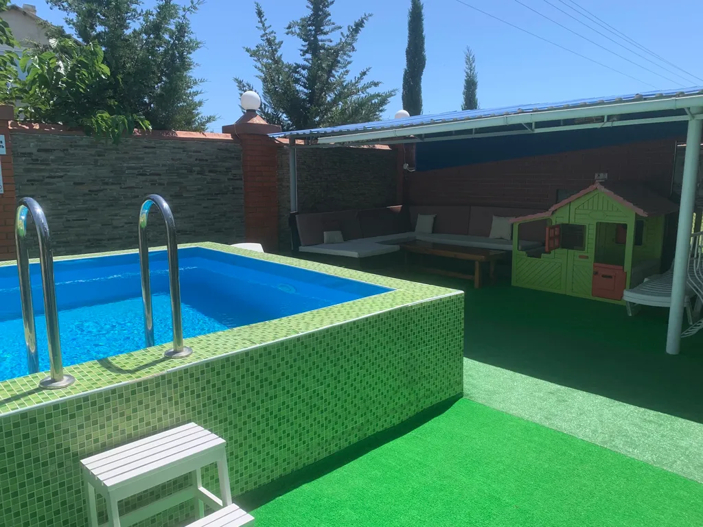 Индивидуальный трехкомнатный эко-дом с террасой и кухней Ветер Перемен