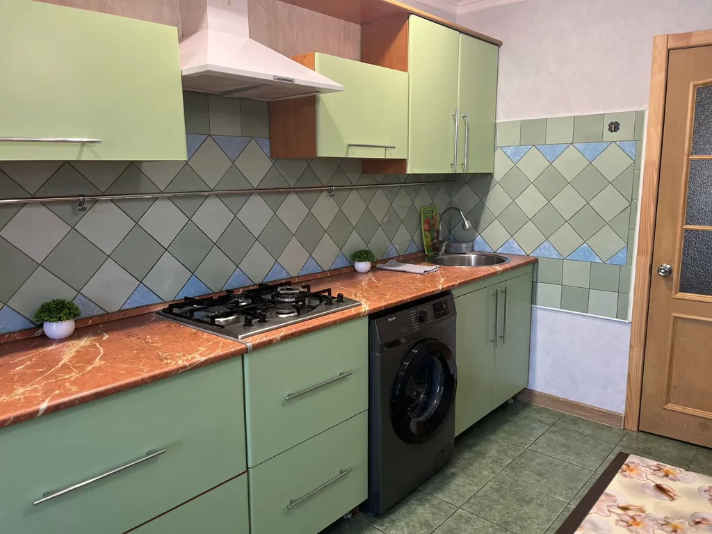 Однокомнатная квартира в районе ЖД вокзала со всеми удобствами и мебелью