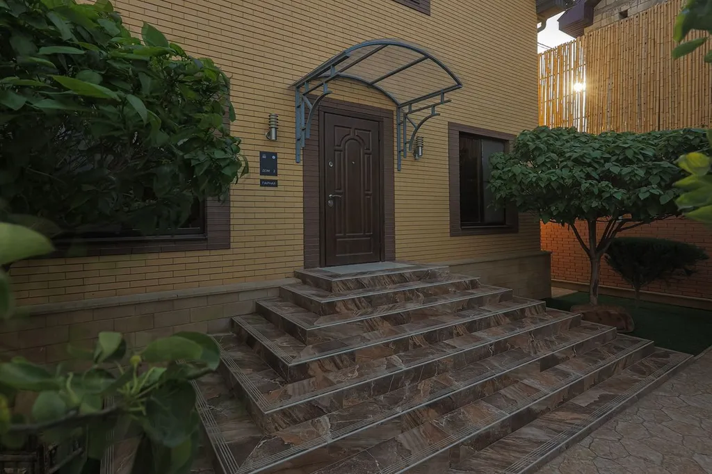 Бассейн с подогревом и лаундж зоной