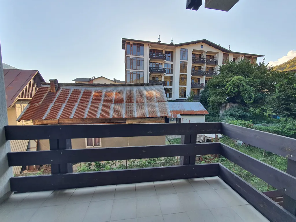 Красивый и современный апартамент со спальней