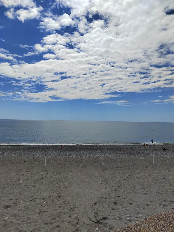 Первая линия моря, двухкомнатная квартира с евро ремонтом