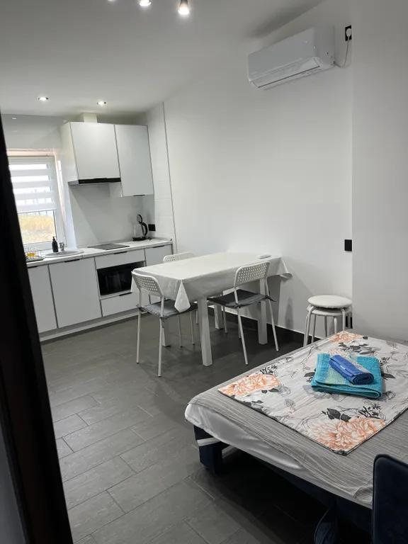 Эллинг на берегу моря