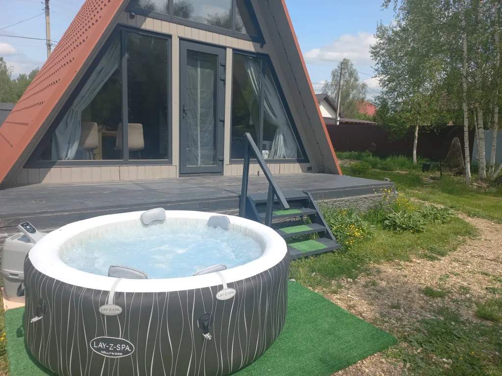 Дом А-фрейм с видом на лес