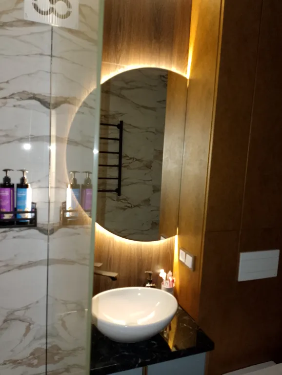 Уютная дизайнерская квартира с прекрасным видом из окна