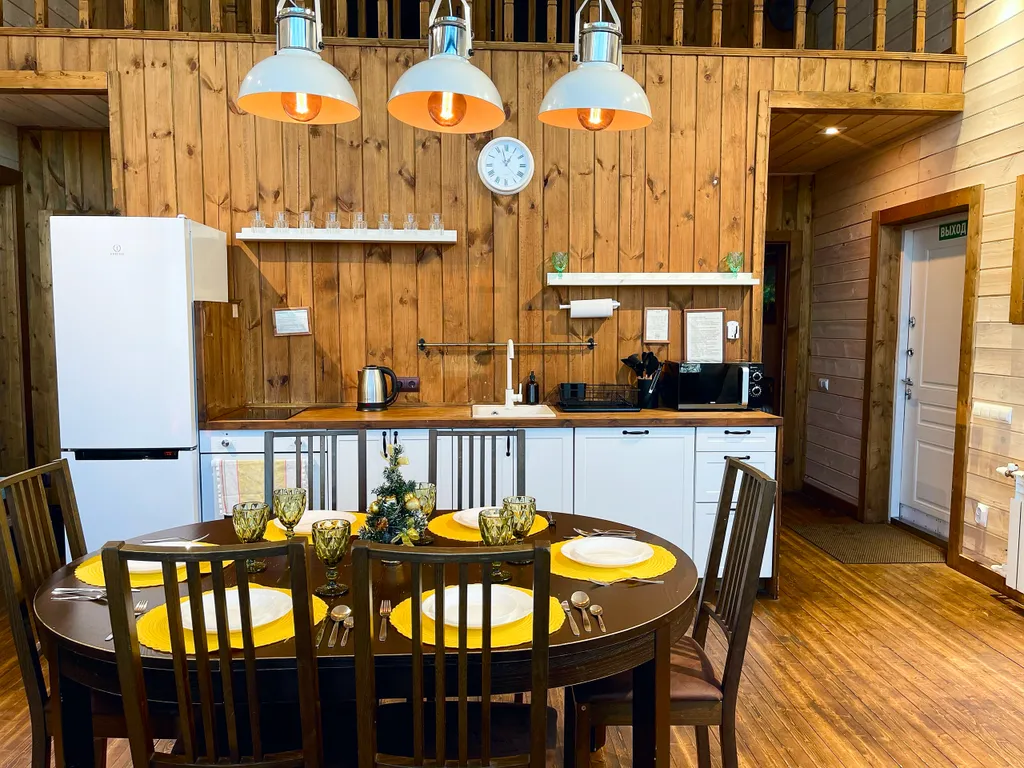 Большой загородный дом