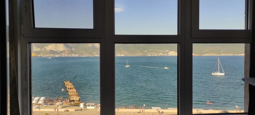 Новая евро-двушка с панорамным видом на море и пляж перед домом