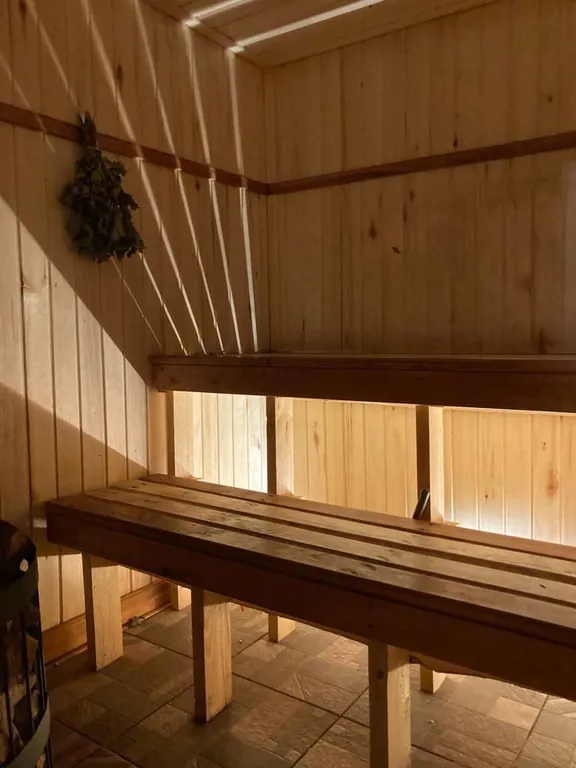 Коттедж Уютный домик в лесу №1 с двухъярусной кроватью — Кутузовское