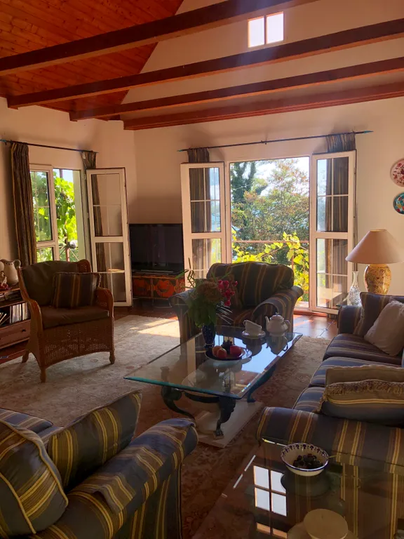 Два дома на море с бассейном и садом