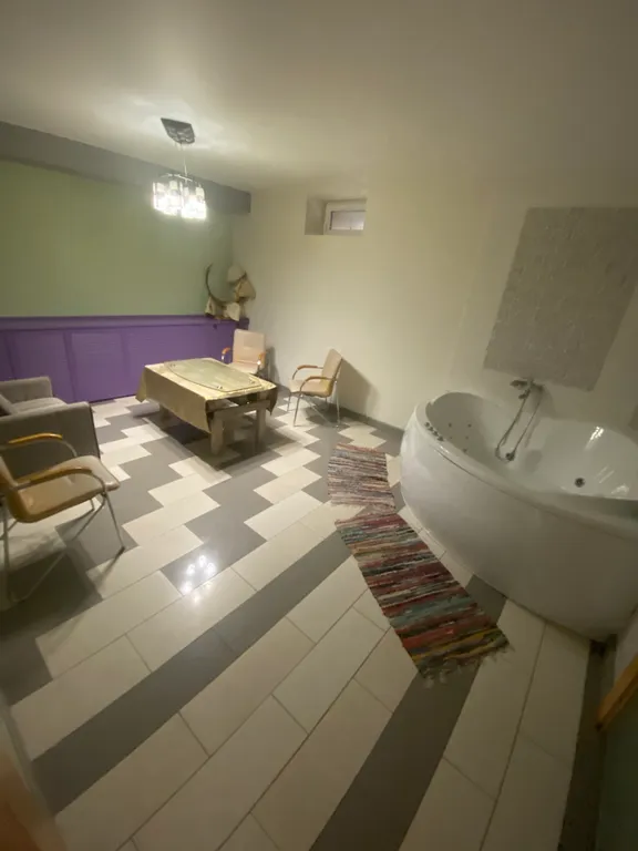 Дом с камином, бассейном, баней и джакузи