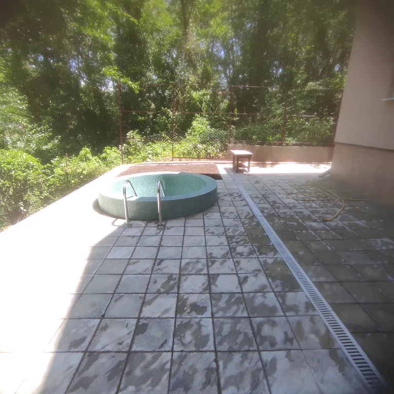 Уютный дом в тихом месте