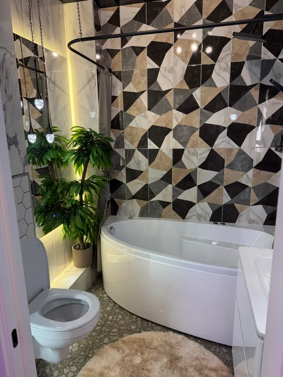 Квартира студия с джакузи и множеством подсветок