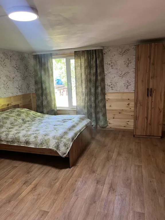 Коттедж с видом на озеро и горы