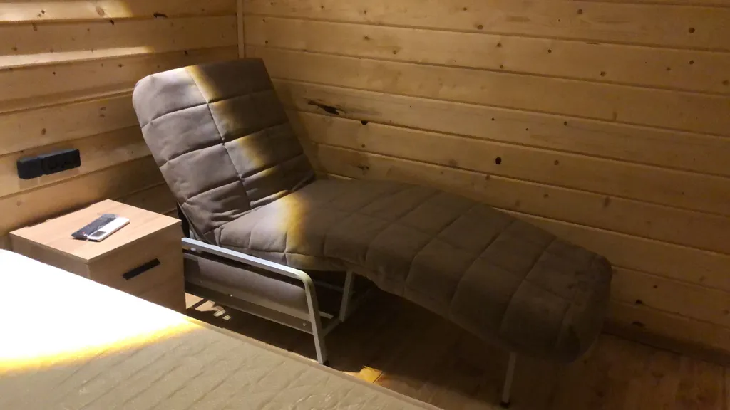 Уютный номер в новом домике в саду (левая сторона)