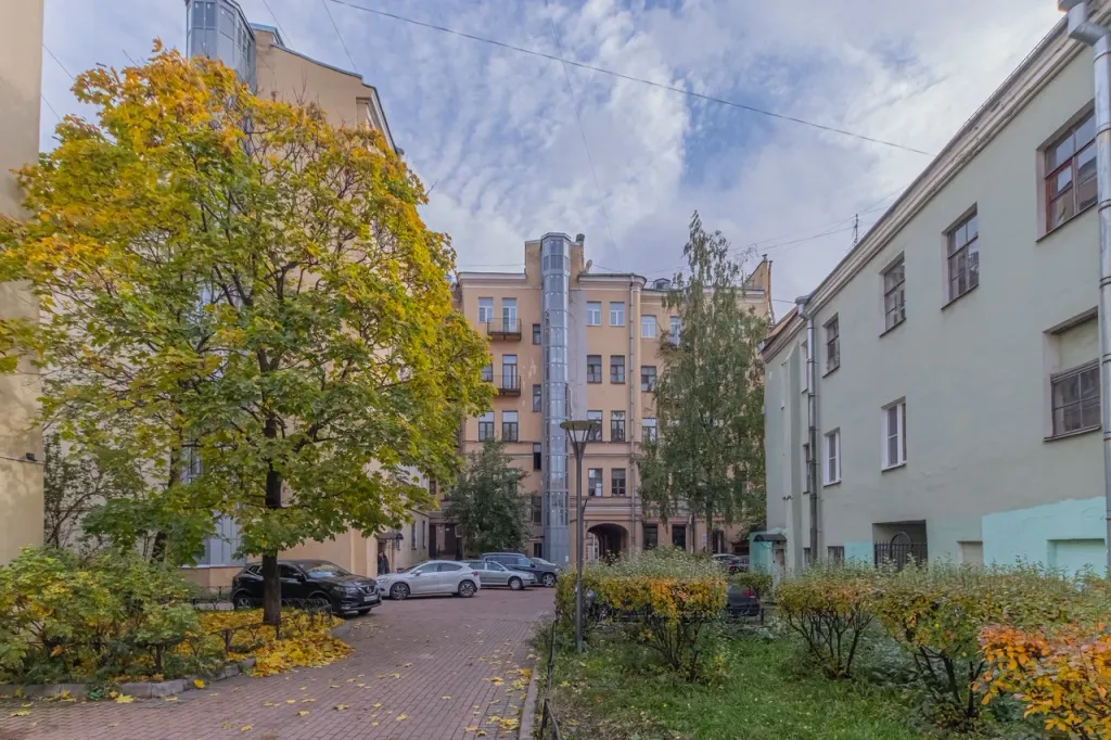 Квартира Стильная квартира в центре с балконом и видом на пешеходную улицу — Санкт-Петербург