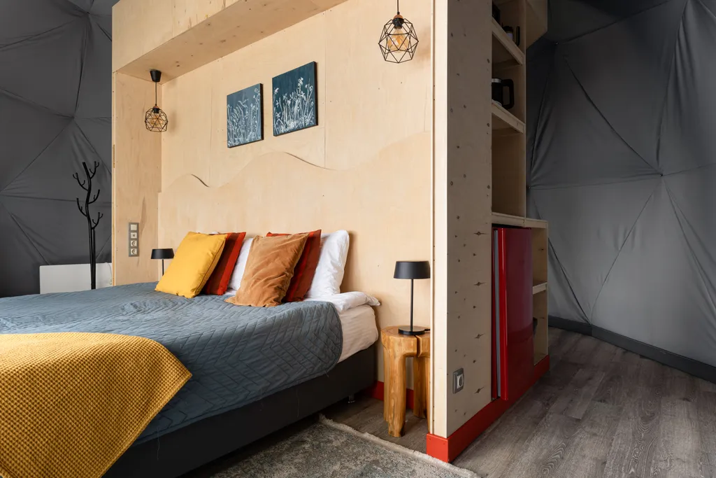 Сфера VIP с камином и купелью, с видом на море