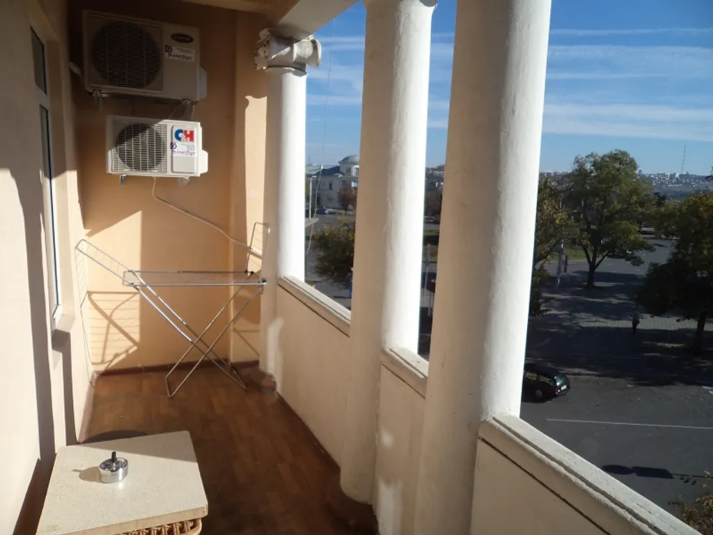 Квартира Уютная квартира с видом на пл. Ушакова, театр им. Лавренева — Севастополь