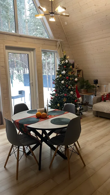 Дом с чаном среди соснового леса