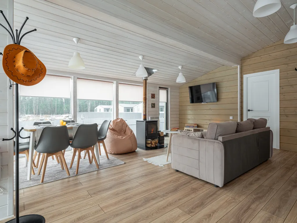 Семейный дом с камином