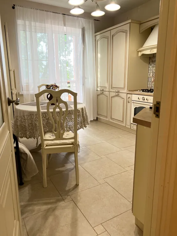 Светлая квартира с мансардой в центре города