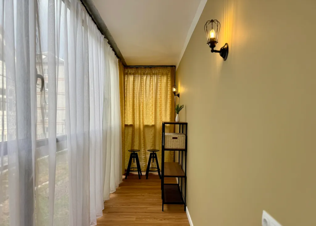 Яркая квартира с двумя балконами