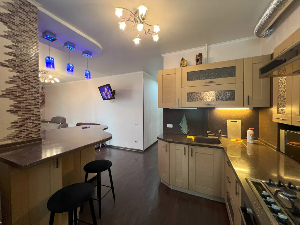 Красивая квартира на набережной